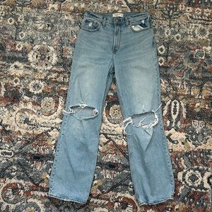 A&F 90’s Relaxed Jean High Rise